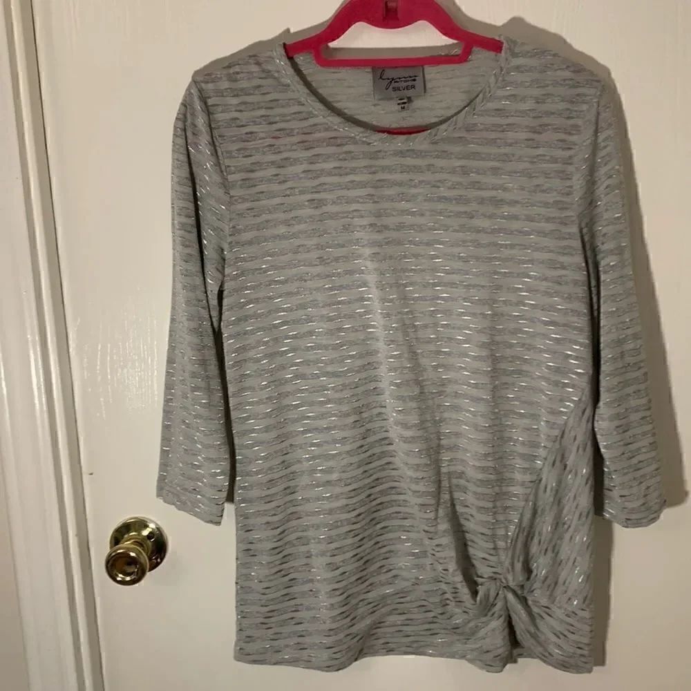 Lynne Ritchie EUC silver striped sheet lightweight side knot shirt Size medium